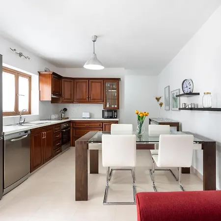 아파트 Home2Book Design Apartment Los Silos *